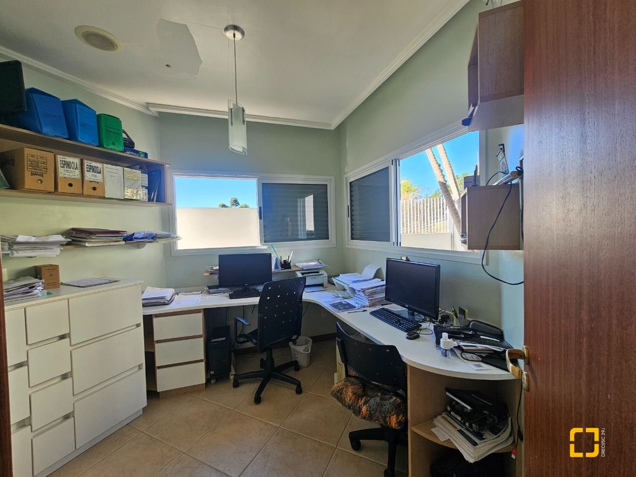 Casa com 350m², 4 quartos (sendo 3 suítes), 2 garagens, no bairro Canto em Florianópolis