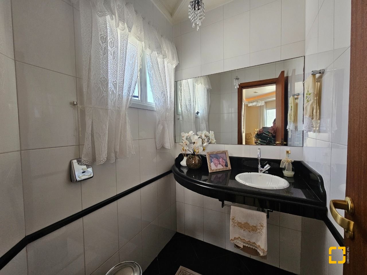 Casa com 350m², 4 quartos (sendo 3 suítes), 2 garagens, no bairro Canto em Florianópolis