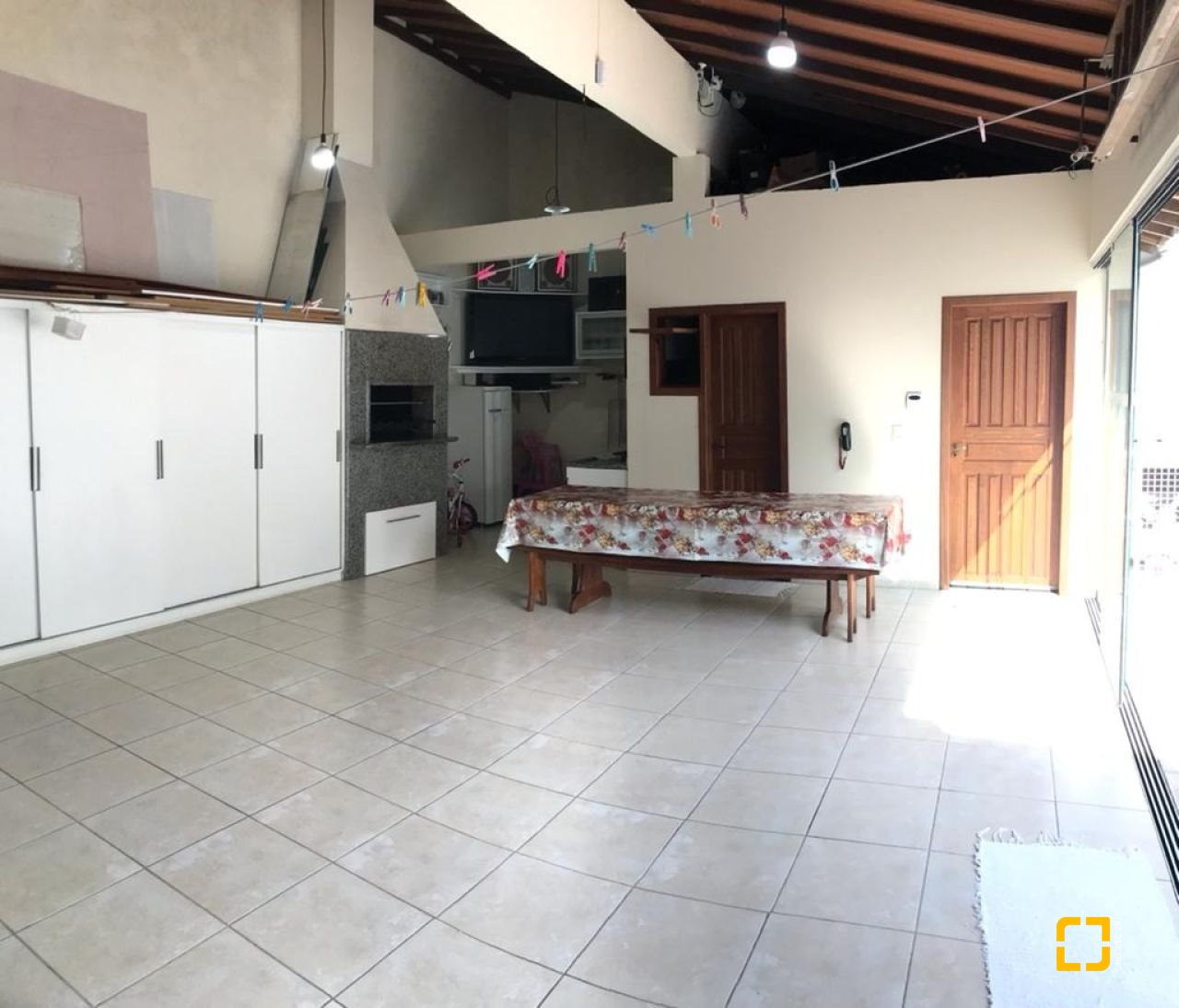 Casa com 350m², 4 quartos (sendo 3 suítes), 2 garagens, no bairro Canto em Florianópolis