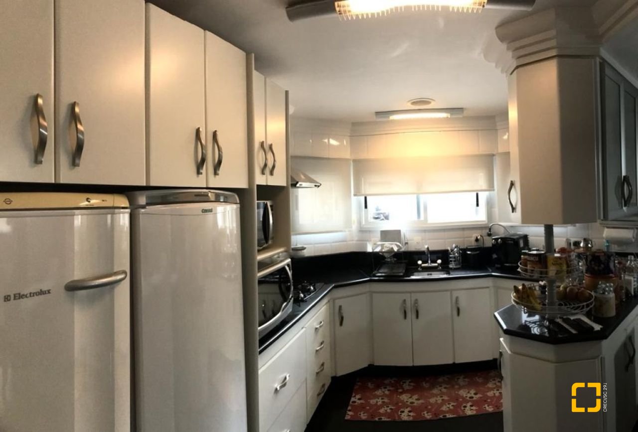 Casa com 350m², 4 quartos (sendo 3 suítes), 2 garagens, no bairro Canto em Florianópolis