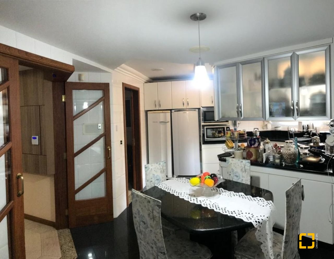 Casa com 350m², 4 quartos (sendo 3 suítes), 2 garagens, no bairro Canto em Florianópolis