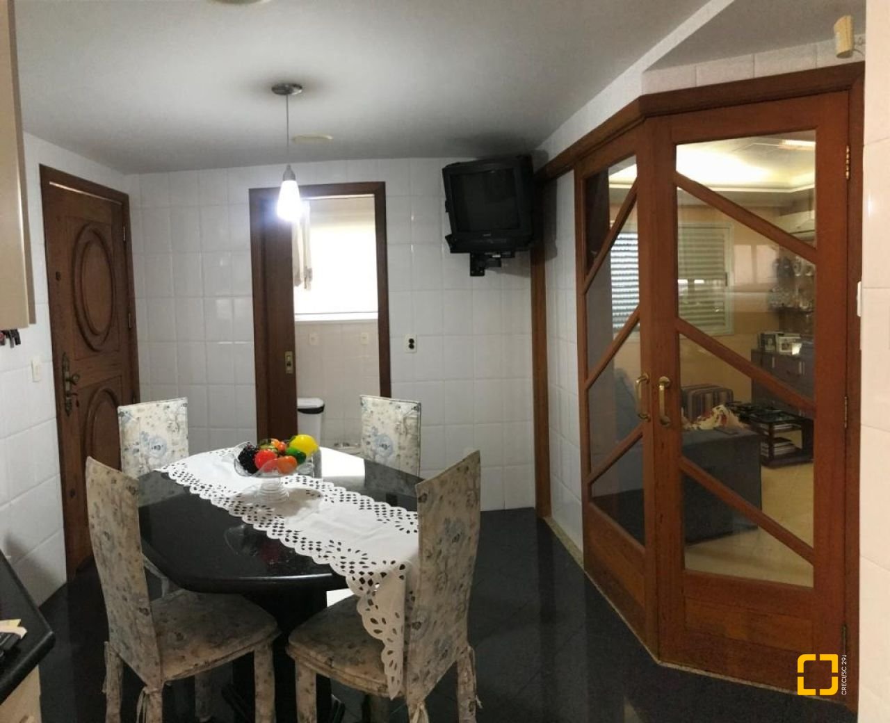 Casa com 350m², 4 quartos (sendo 3 suítes), 2 garagens, no bairro Canto em Florianópolis