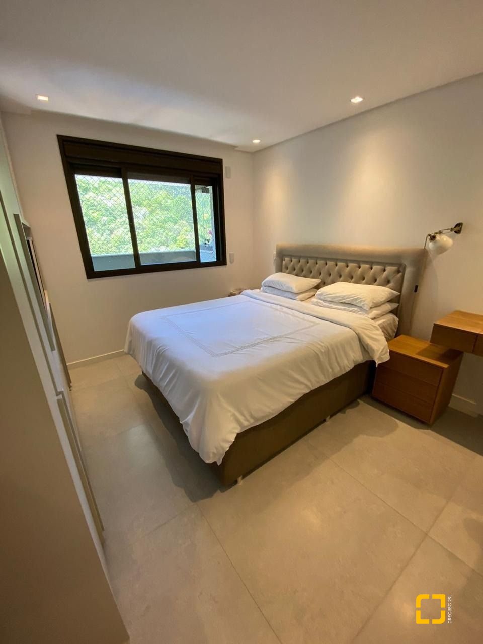 Apartamento com 69m², 3 quartos (sendo 1 suíte), 2 garagens, no bairro Itacorubi em Florianópolis