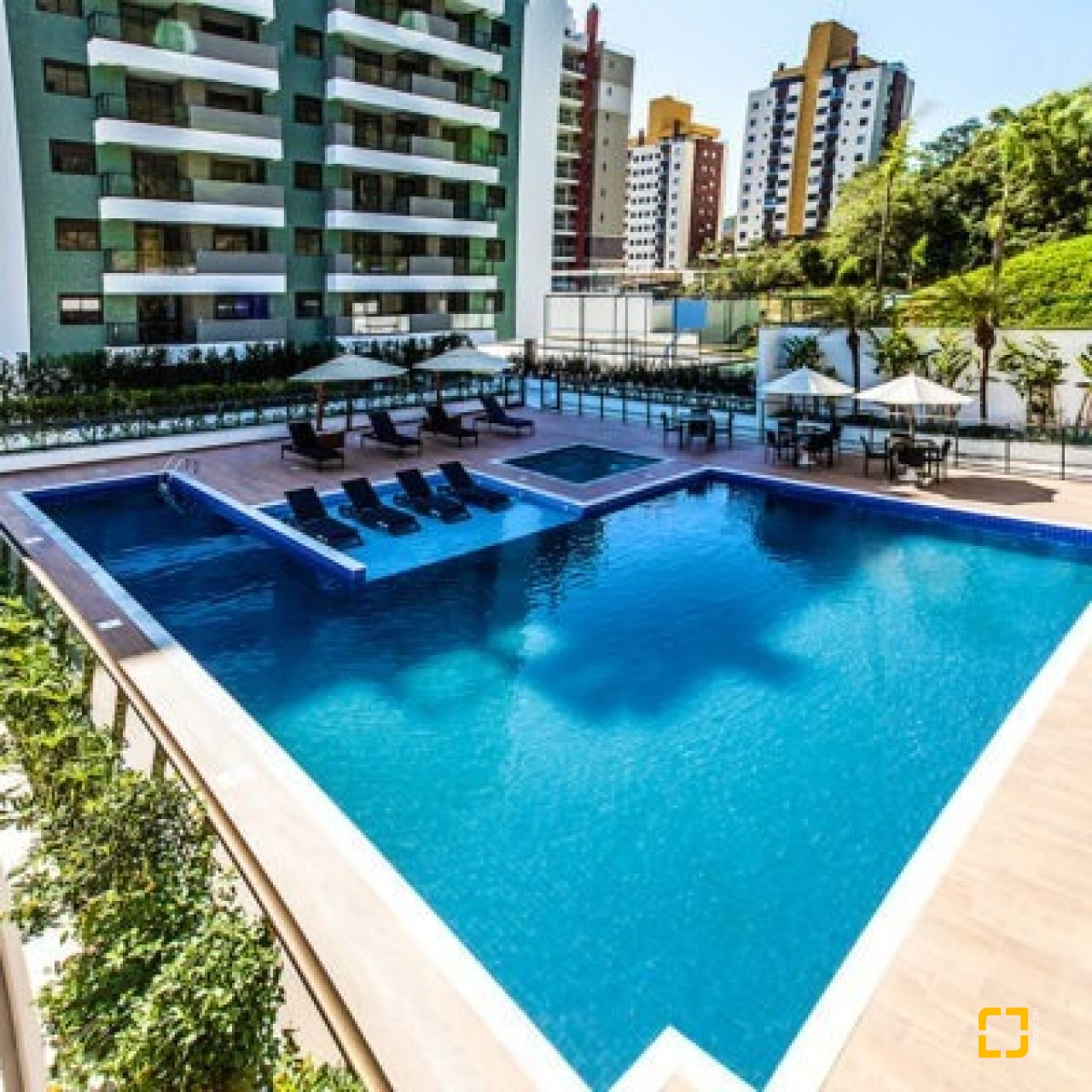 Apartamento com 69m², 3 quartos (sendo 1 suíte), 2 garagens, no bairro Itacorubi em Florianópolis