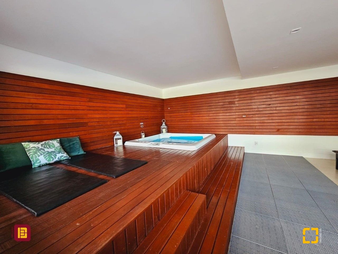 Apartamento com 69m², 3 quartos (sendo 1 suíte), 2 garagens, no bairro Itacorubi em Florianópolis