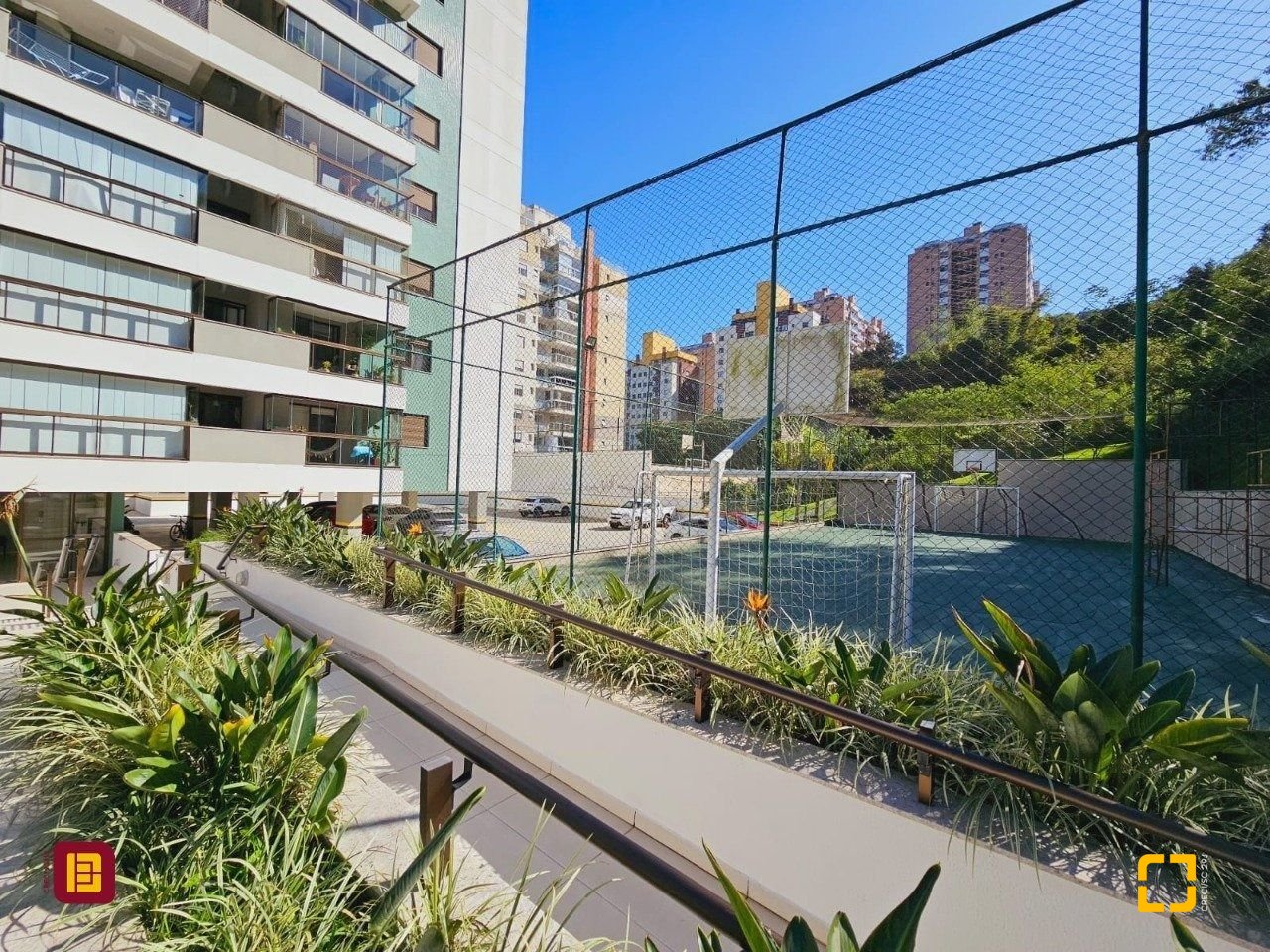 Apartamento com 69m², 3 quartos (sendo 1 suíte), 2 garagens, no bairro Itacorubi em Florianópolis