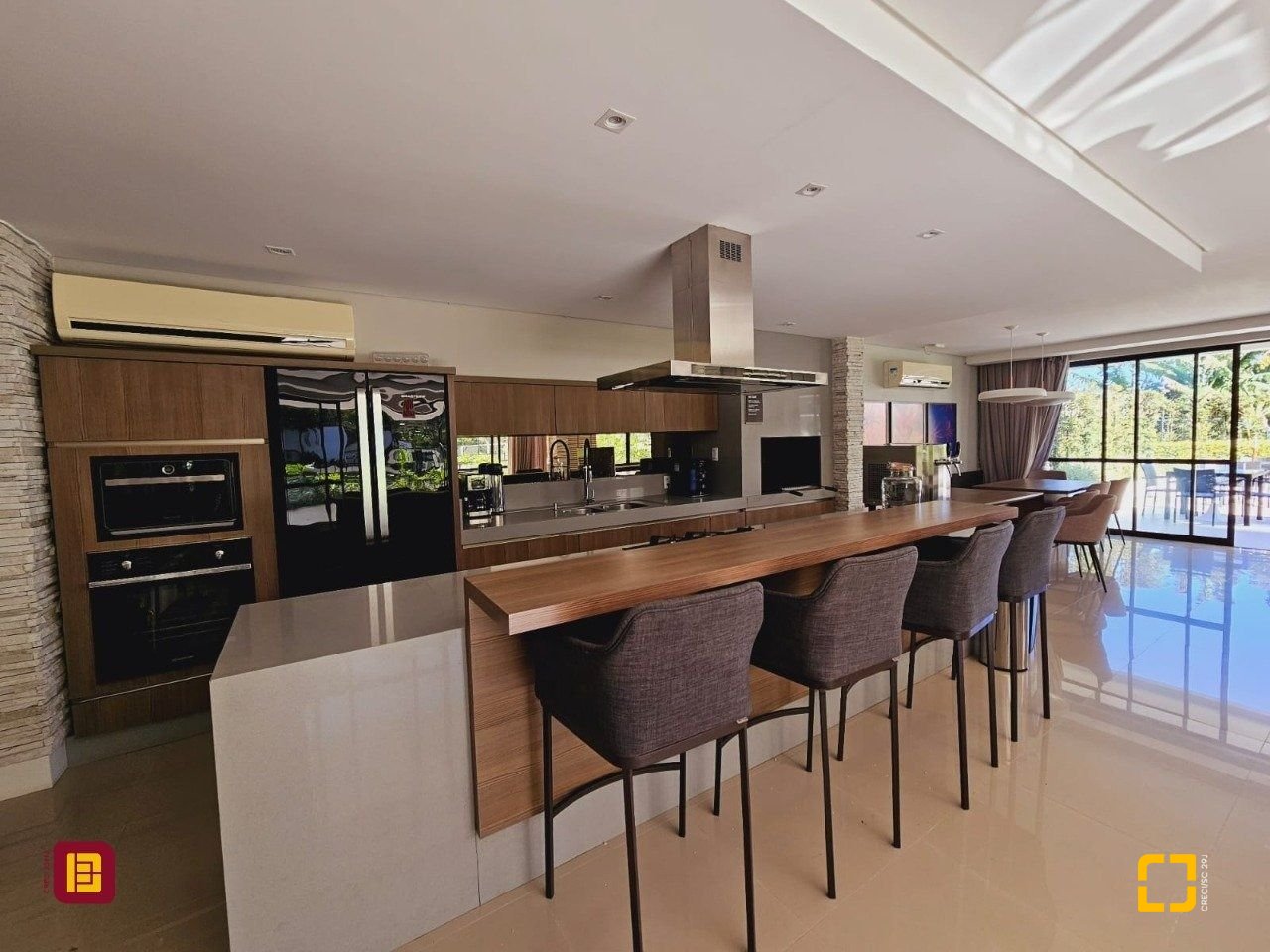 Apartamento com 69m², 3 quartos (sendo 1 suíte), 2 garagens, no bairro Itacorubi em Florianópolis