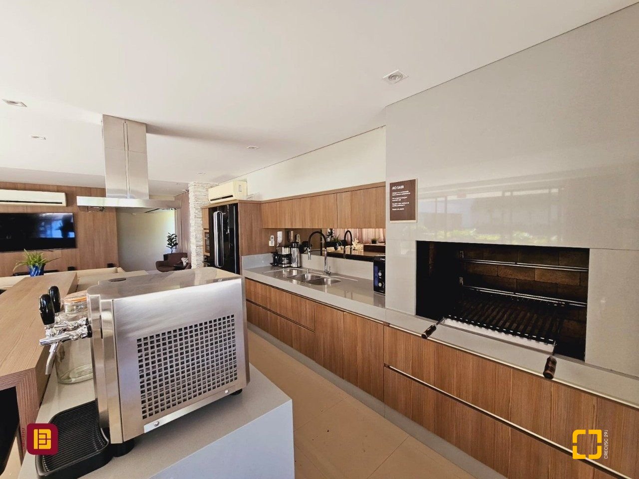 Apartamento com 69m², 3 quartos (sendo 1 suíte), 2 garagens, no bairro Itacorubi em Florianópolis