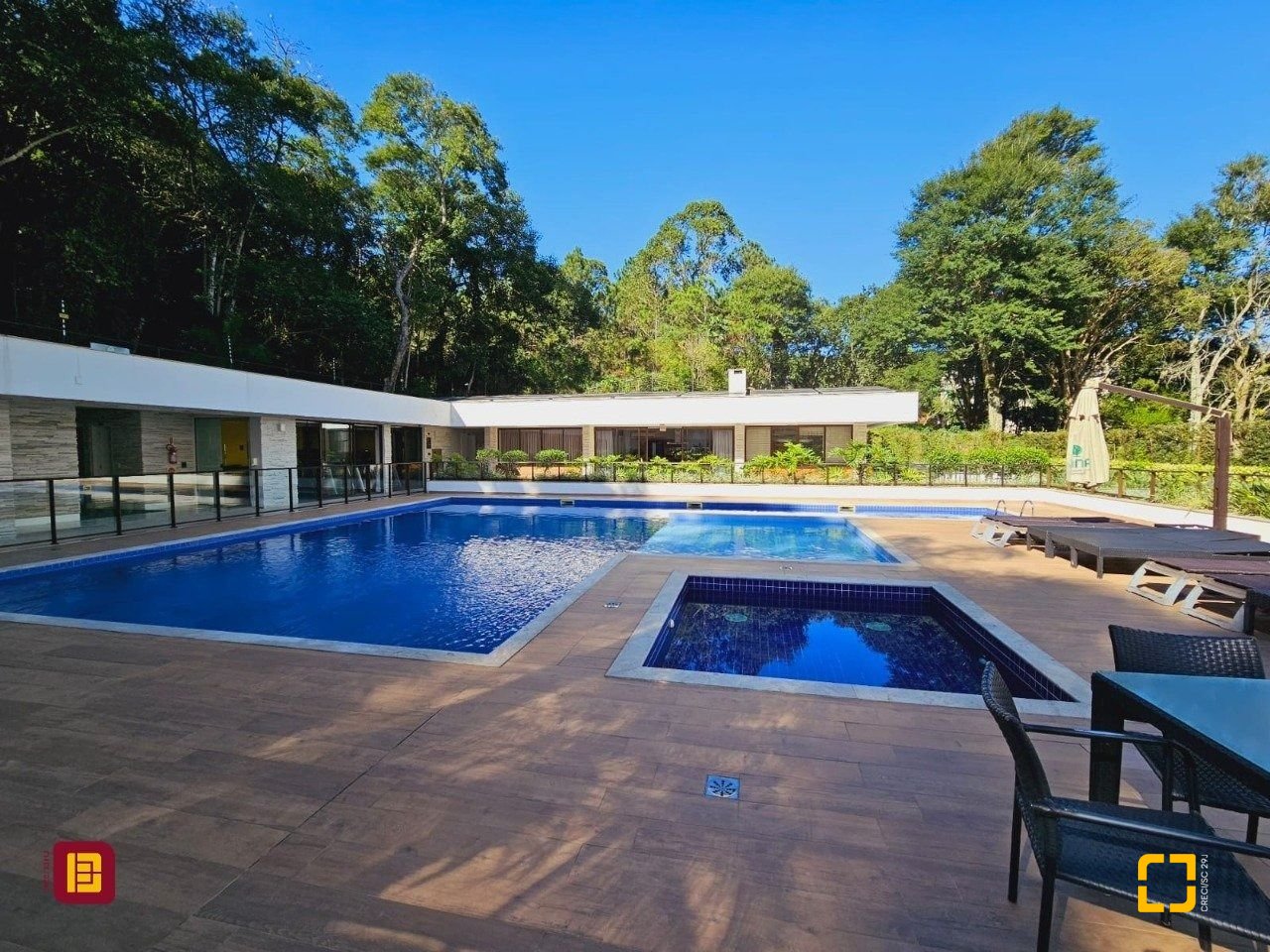 Apartamento com 69m², 3 quartos (sendo 1 suíte), 2 garagens, no bairro Itacorubi em Florianópolis
