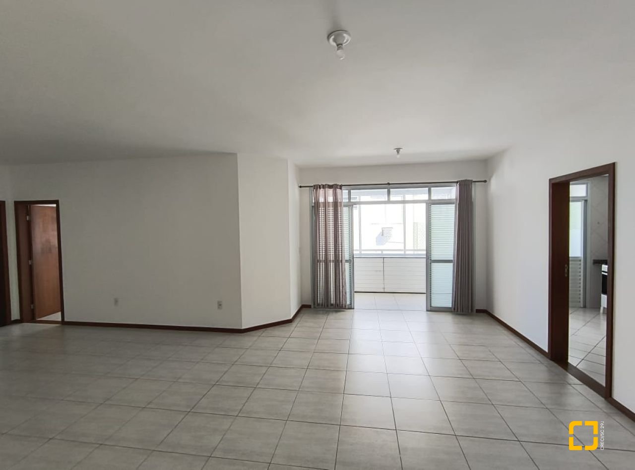 Apartamento com 142m², 4 quartos (sendo 2 suítes), 20 garagens, no bairro Lagoa da Conceição em Florianópolis