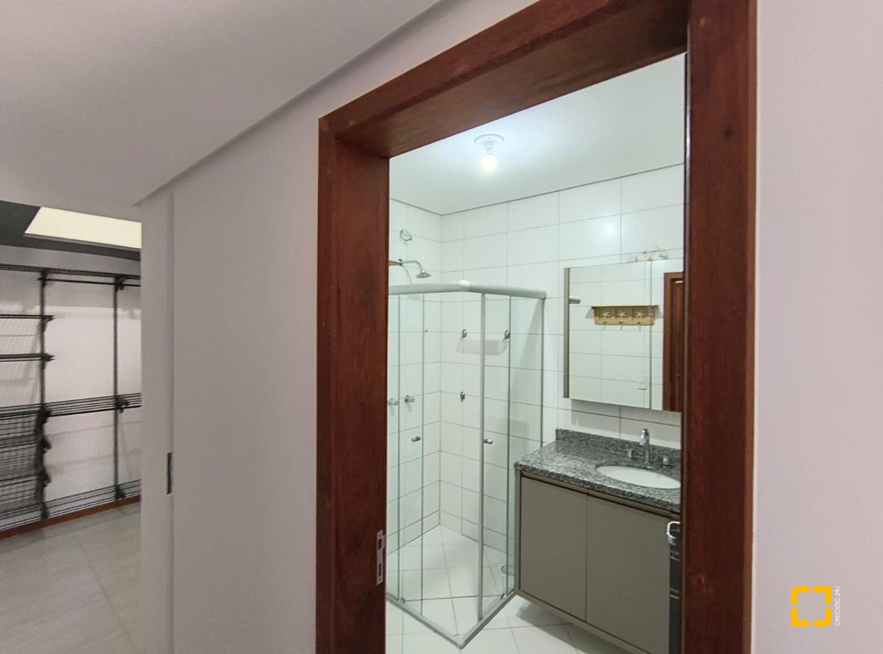 Apartamento com 142m², 4 quartos (sendo 2 suítes), 20 garagens, no bairro Lagoa da Conceição em Florianópolis