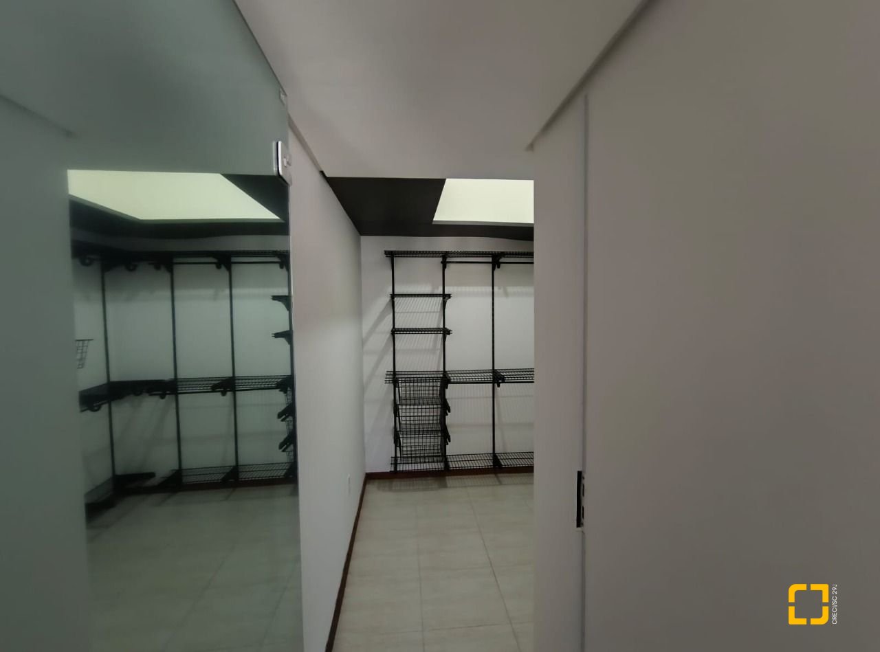 Apartamento com 142m², 4 quartos (sendo 2 suítes), 20 garagens, no bairro Lagoa da Conceição em Florianópolis