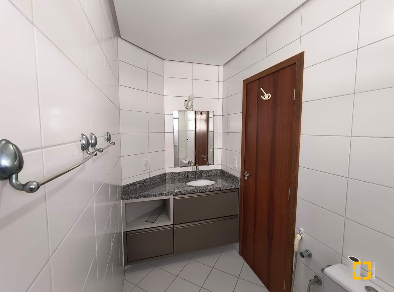 Apartamento com 142m², 4 quartos (sendo 2 suítes), 20 garagens, no bairro Lagoa da Conceição em Florianópolis