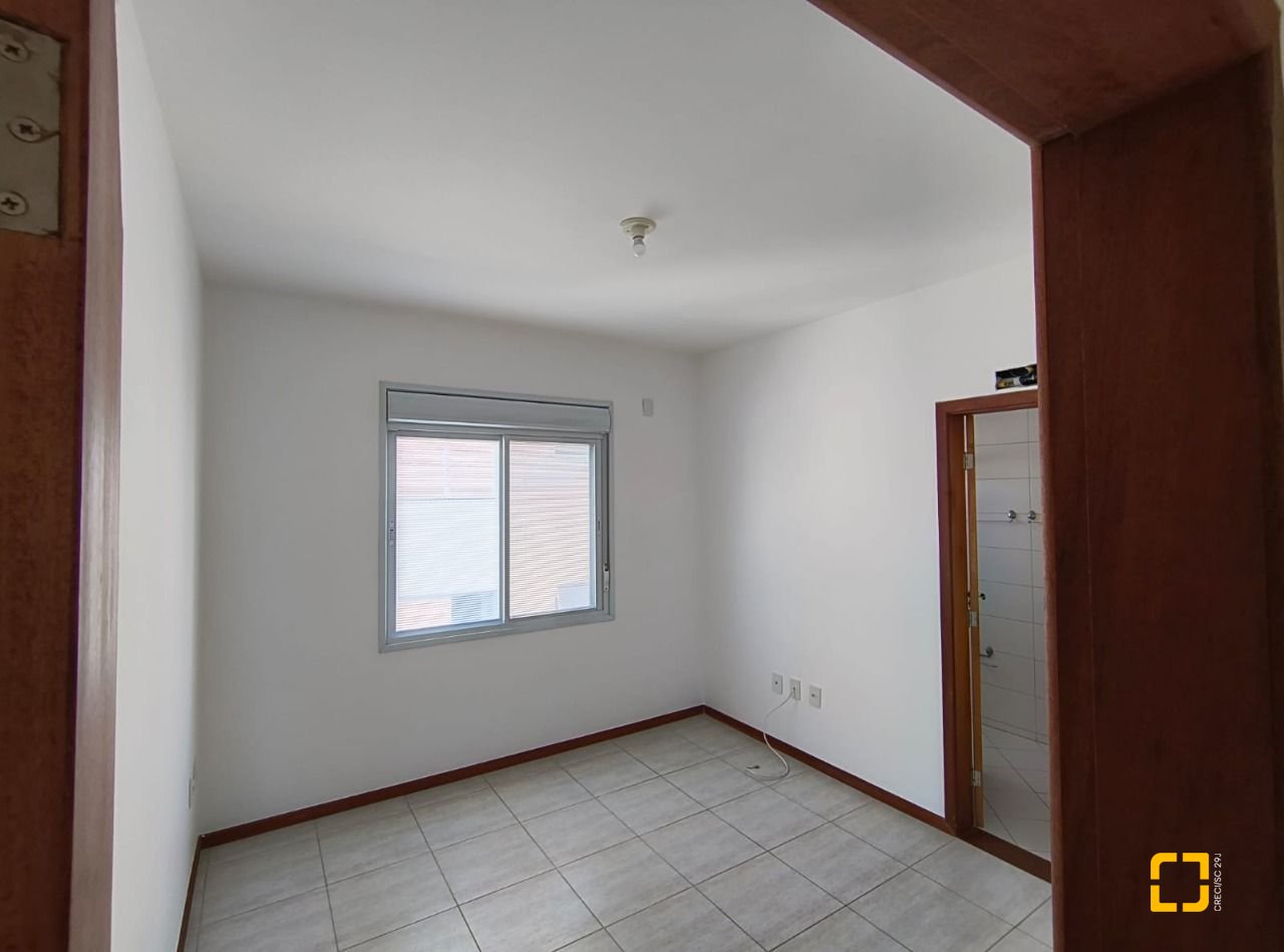 Apartamento com 142m², 4 quartos (sendo 2 suítes), 20 garagens, no bairro Lagoa da Conceição em Florianópolis