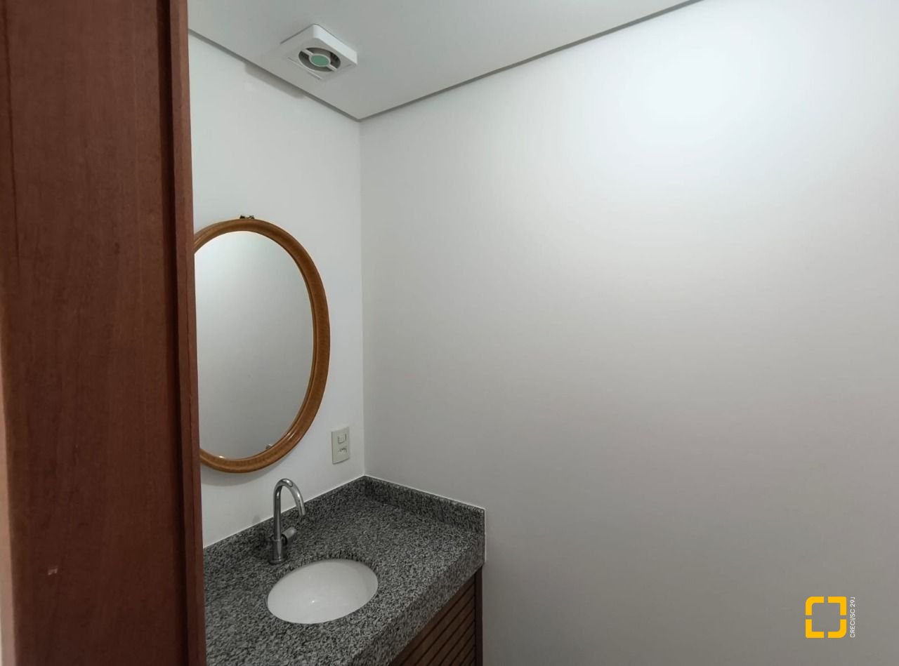 Apartamento com 142m², 4 quartos (sendo 2 suítes), 20 garagens, no bairro Lagoa da Conceição em Florianópolis