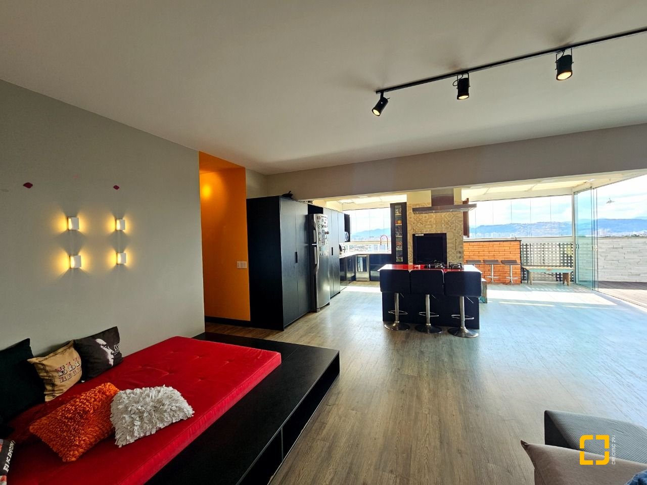 Cobertura com 170m², 6 quartos (sendo 3 suítes), 2 garagens, no bairro Estreito em Florianópolis