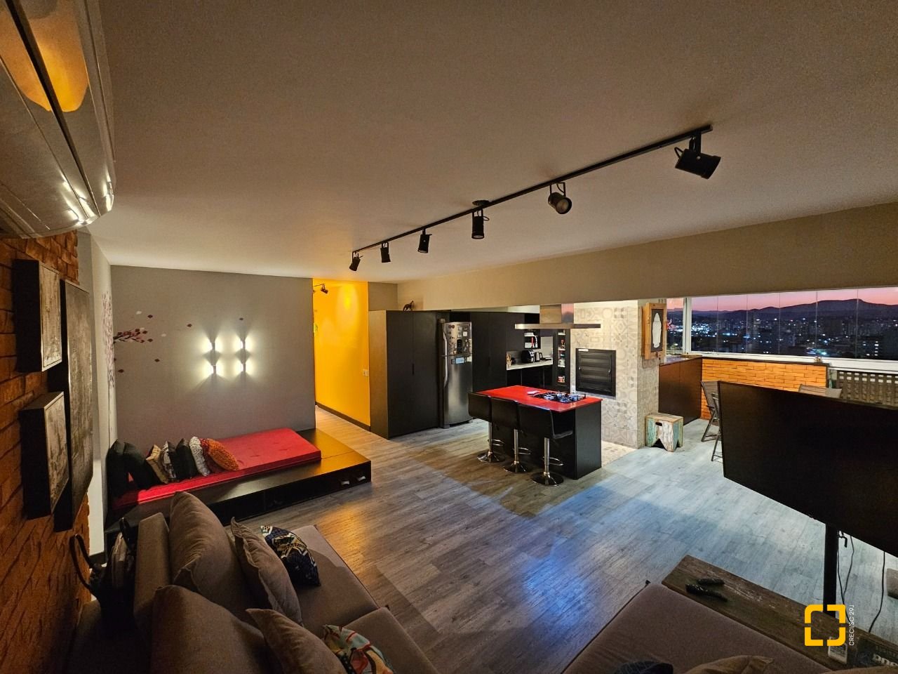 Cobertura com 170m², 6 quartos (sendo 3 suítes), 2 garagens, no bairro Estreito em Florianópolis