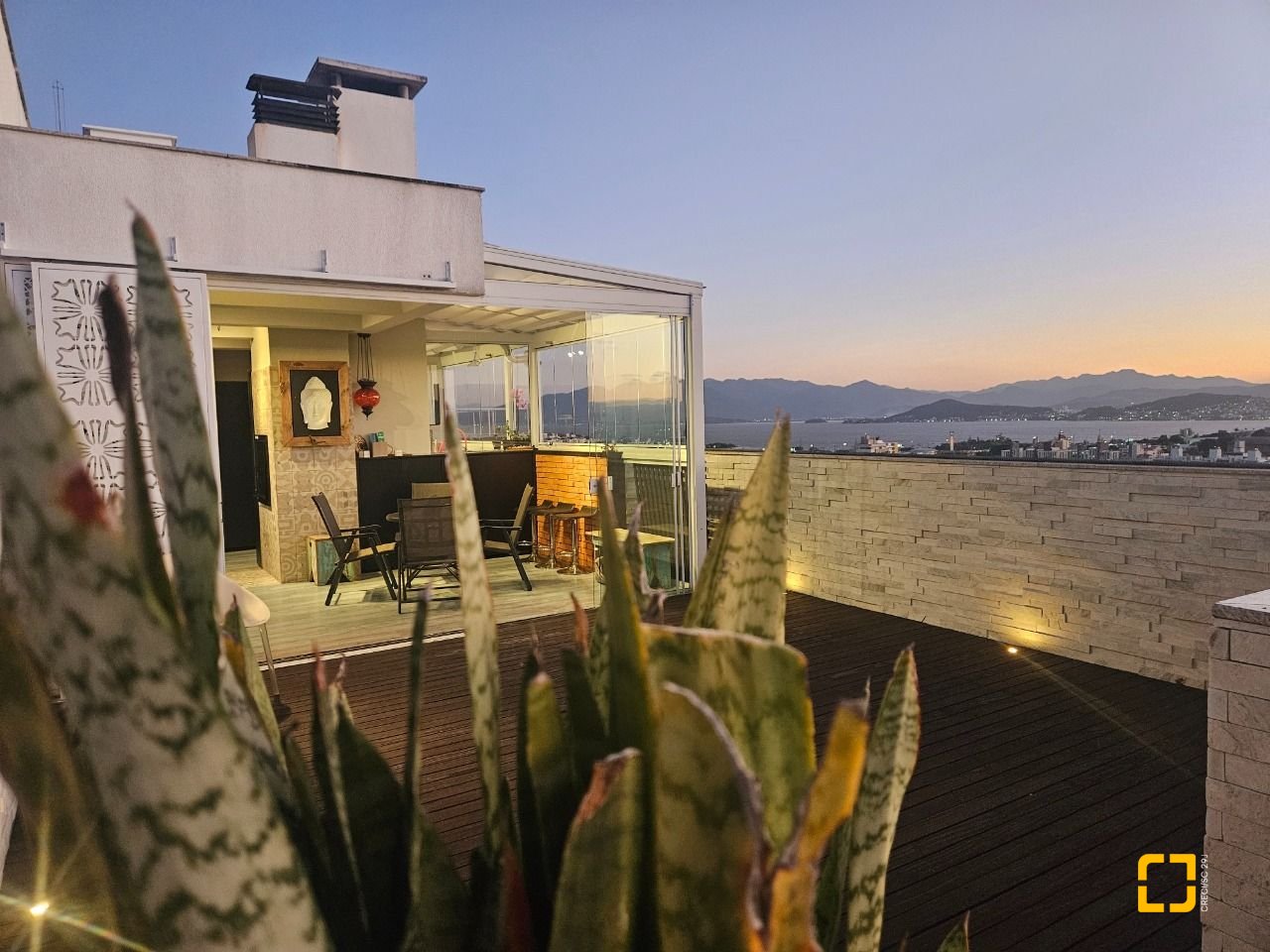 Cobertura com 170m², 6 quartos (sendo 3 suítes), 2 garagens, no bairro Estreito em Florianópolis