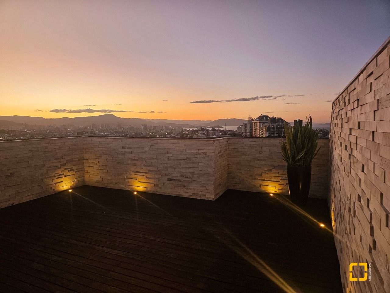 Cobertura com 170m², 6 quartos (sendo 3 suítes), 2 garagens, no bairro Estreito em Florianópolis
