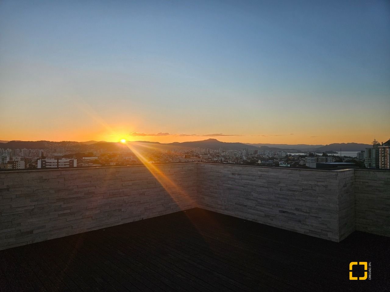 Cobertura com 170m², 6 quartos (sendo 3 suítes), 2 garagens, no bairro Estreito em Florianópolis