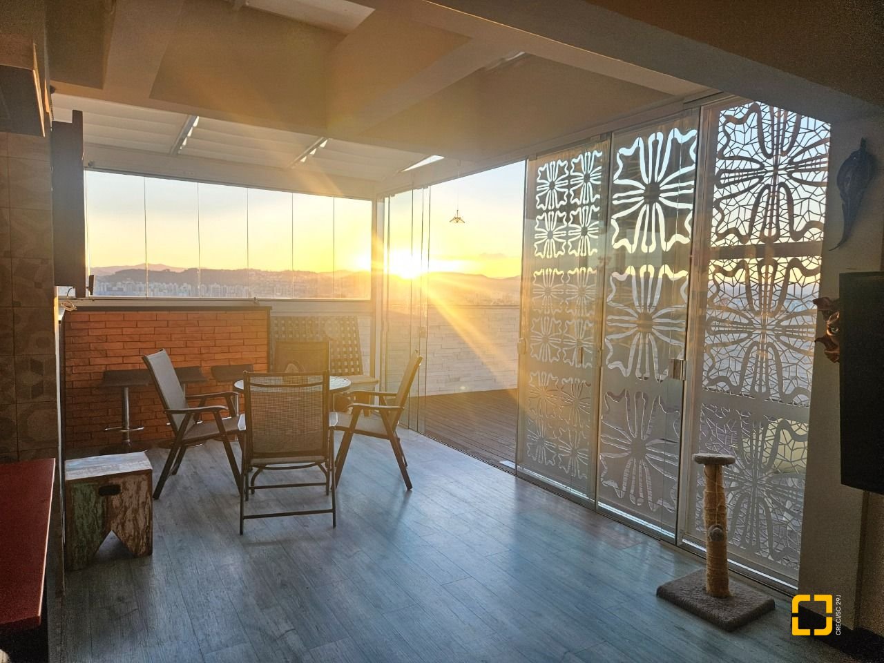 Cobertura com 170m², 6 quartos (sendo 3 suítes), 2 garagens, no bairro Estreito em Florianópolis