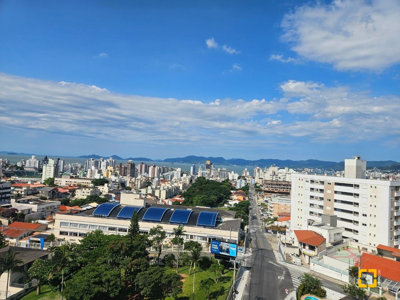 Cobertura com 170m², 6 quartos (sendo 3 suítes), 2 garagens, no bairro Estreito em Florianópolis