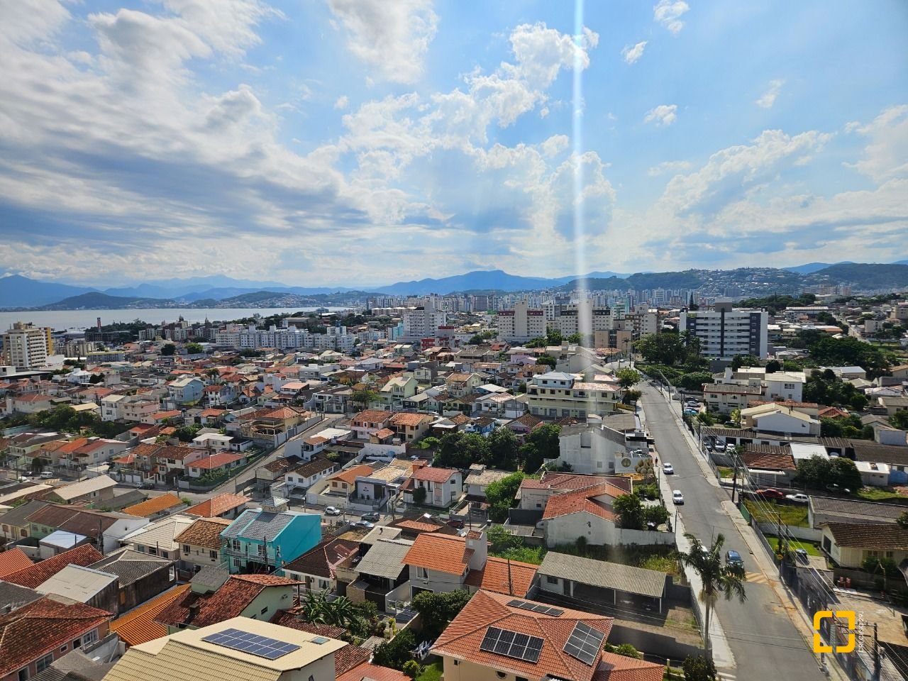 Cobertura com 170m², 6 quartos (sendo 3 suítes), 2 garagens, no bairro Estreito em Florianópolis