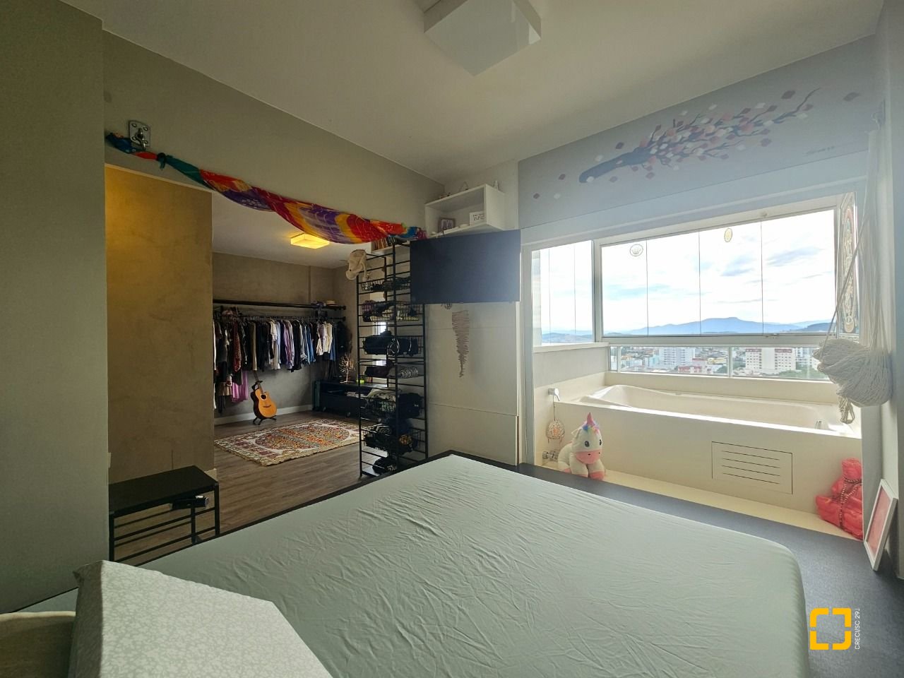Cobertura com 170m², 6 quartos (sendo 3 suítes), 2 garagens, no bairro Estreito em Florianópolis