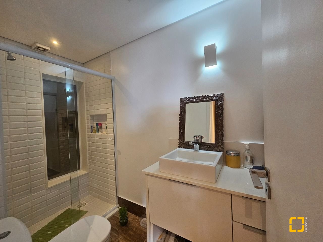 Cobertura com 170m², 6 quartos (sendo 3 suítes), 2 garagens, no bairro Estreito em Florianópolis
