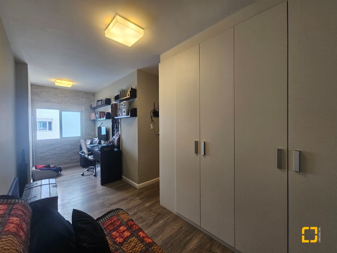 Cobertura com 170m², 6 quartos (sendo 3 suítes), 2 garagens, no bairro Estreito em Florianópolis