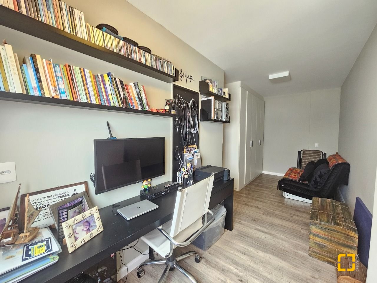 Cobertura com 170m², 6 quartos (sendo 3 suítes), 2 garagens, no bairro Estreito em Florianópolis