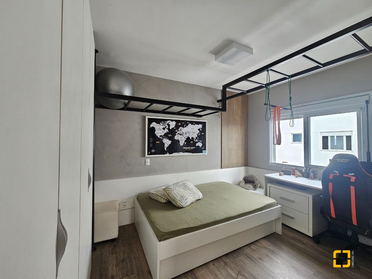 Cobertura com 170m², 6 quartos (sendo 3 suítes), 2 garagens, no bairro Estreito em Florianópolis