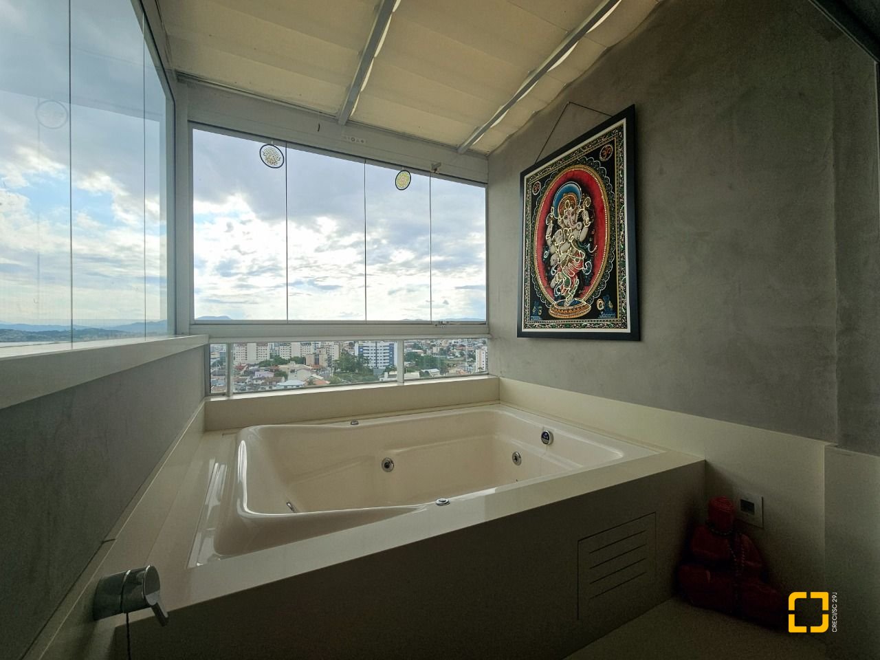 Cobertura com 170m², 6 quartos (sendo 3 suítes), 2 garagens, no bairro Estreito em Florianópolis