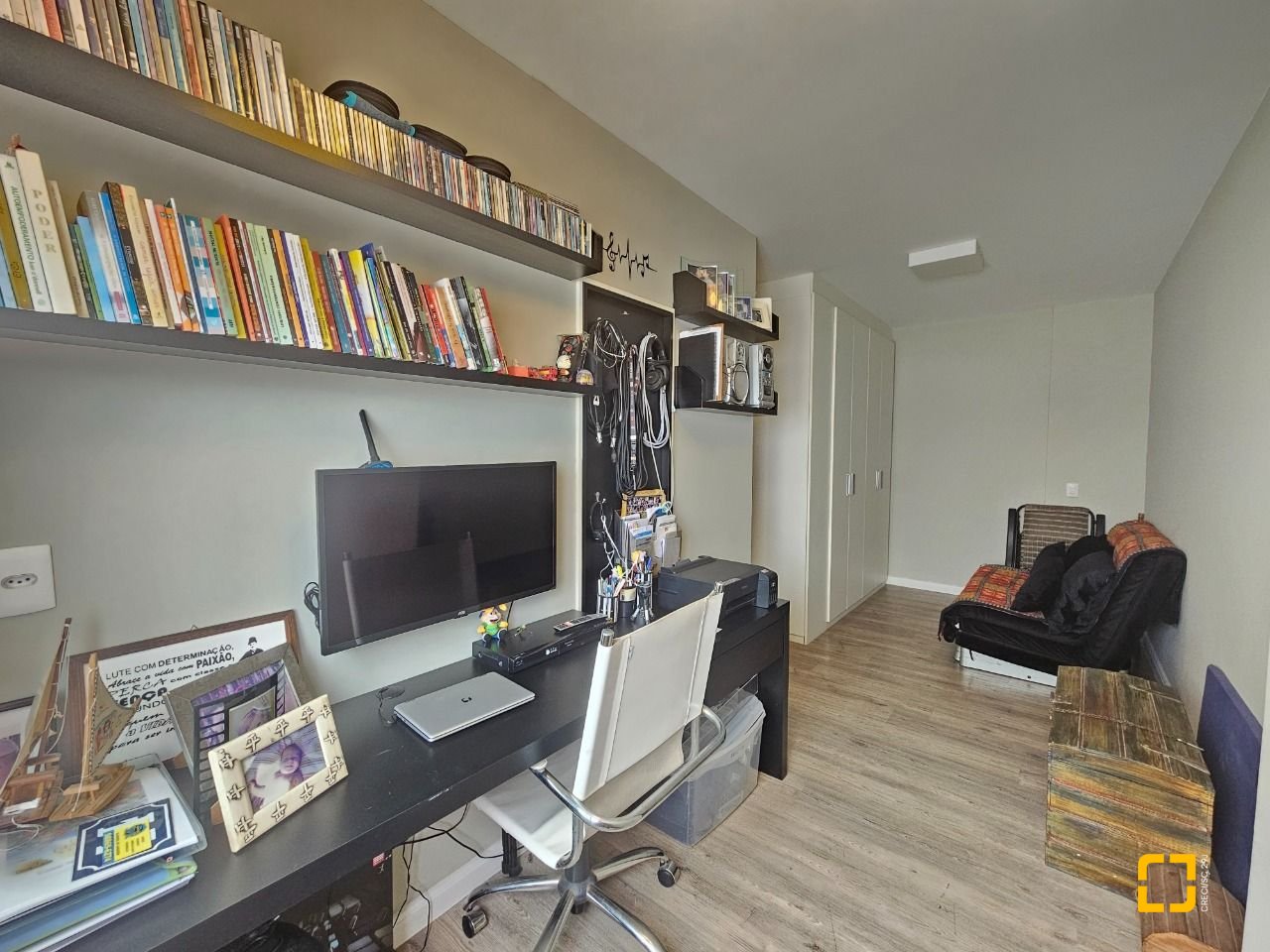 Cobertura com 170m², 6 quartos (sendo 3 suítes), 2 garagens, no bairro Estreito em Florianópolis
