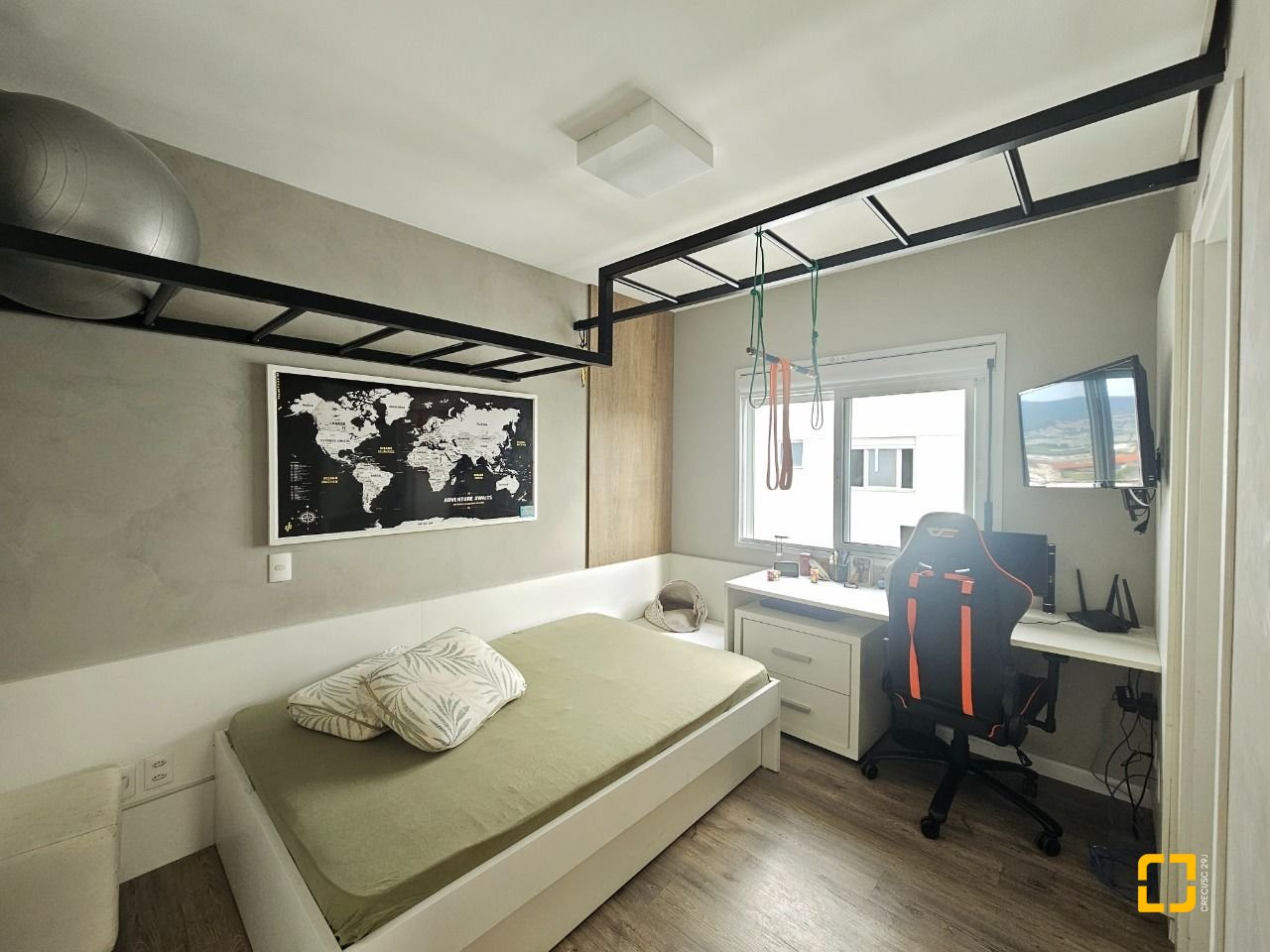 Cobertura com 170m², 6 quartos (sendo 3 suítes), 2 garagens, no bairro Estreito em Florianópolis