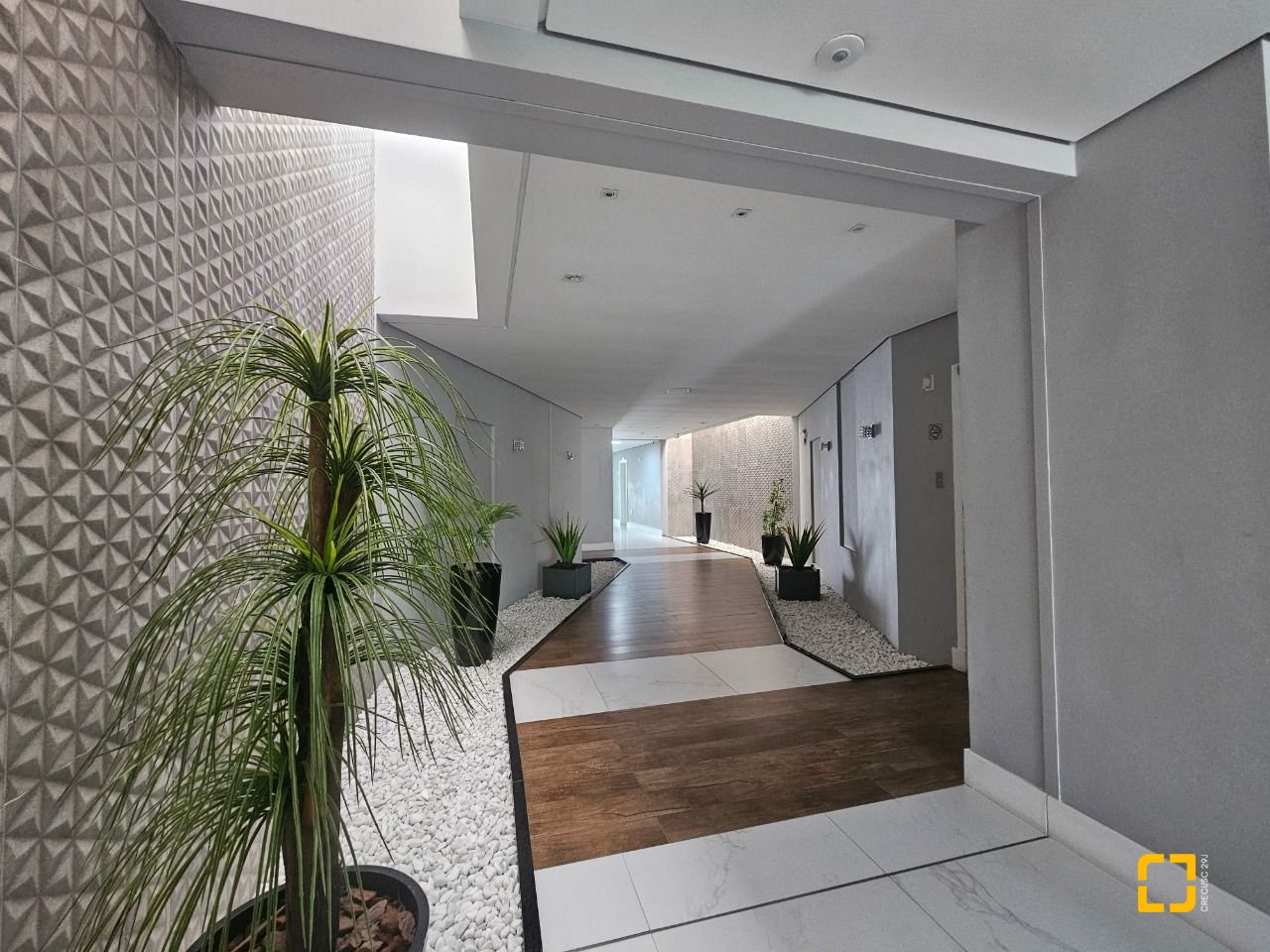 Cobertura com 170m², 6 quartos (sendo 3 suítes), 2 garagens, no bairro Estreito em Florianópolis