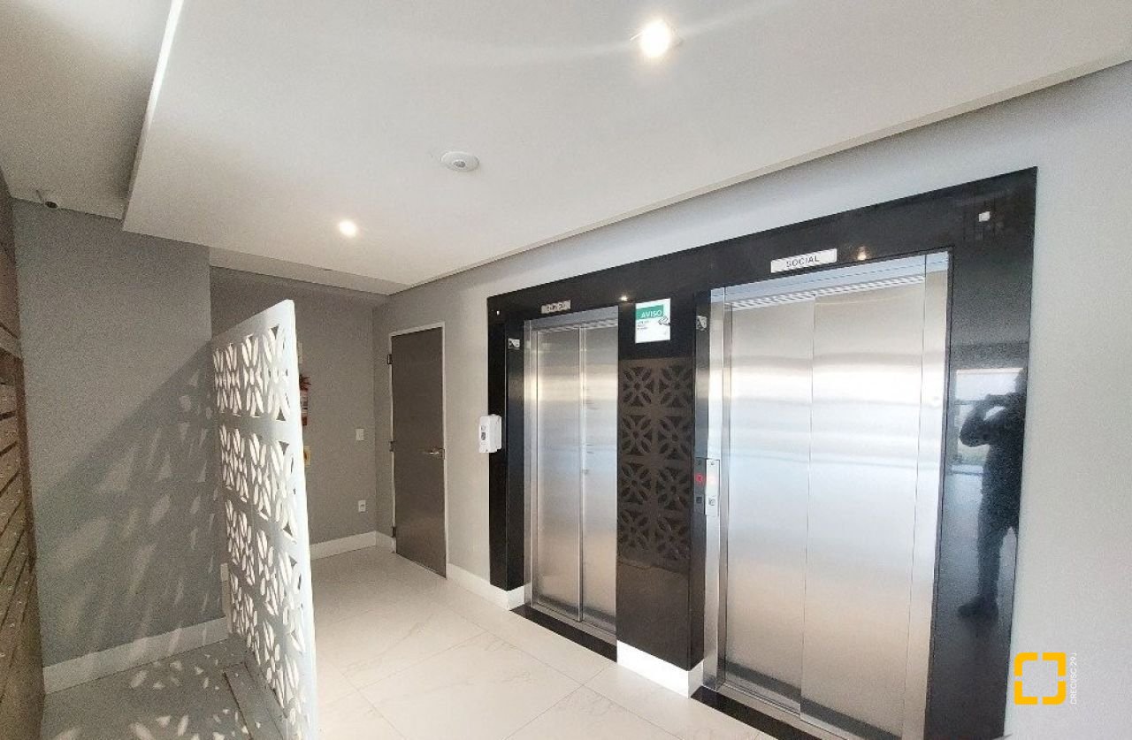 Cobertura com 170m², 6 quartos (sendo 3 suítes), 2 garagens, no bairro Estreito em Florianópolis