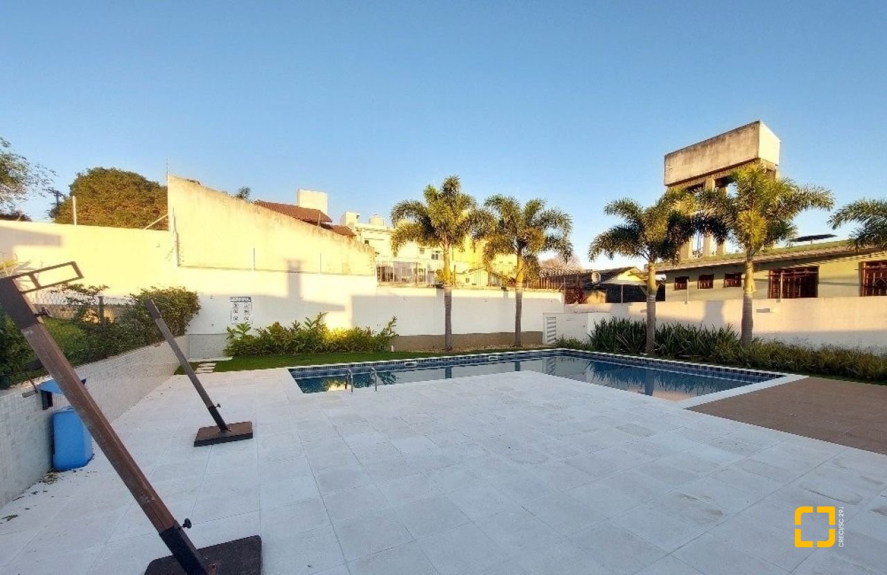 Cobertura com 170m², 6 quartos (sendo 3 suítes), 2 garagens, no bairro Estreito em Florianópolis