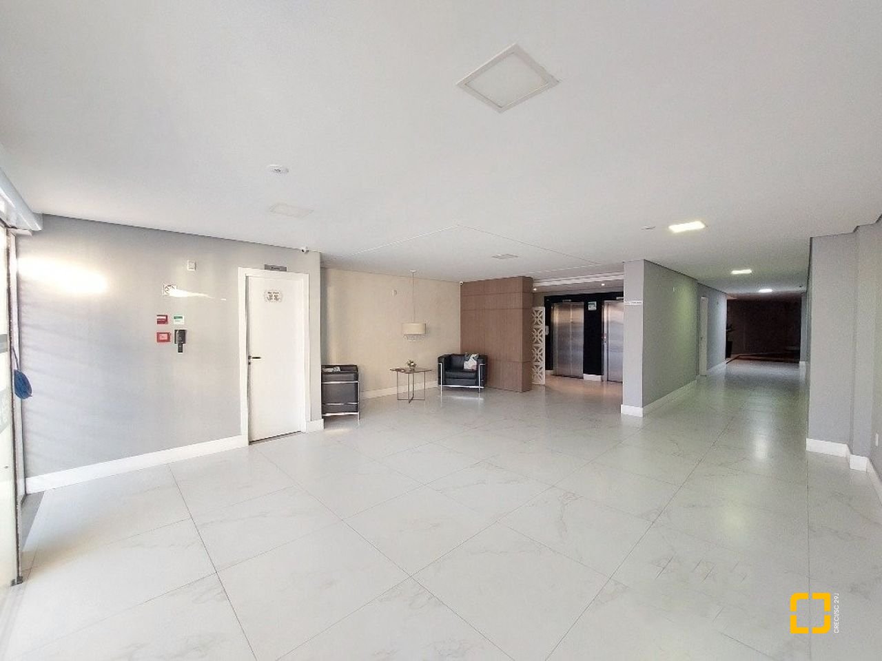 Cobertura com 170m², 6 quartos (sendo 3 suítes), 2 garagens, no bairro Estreito em Florianópolis