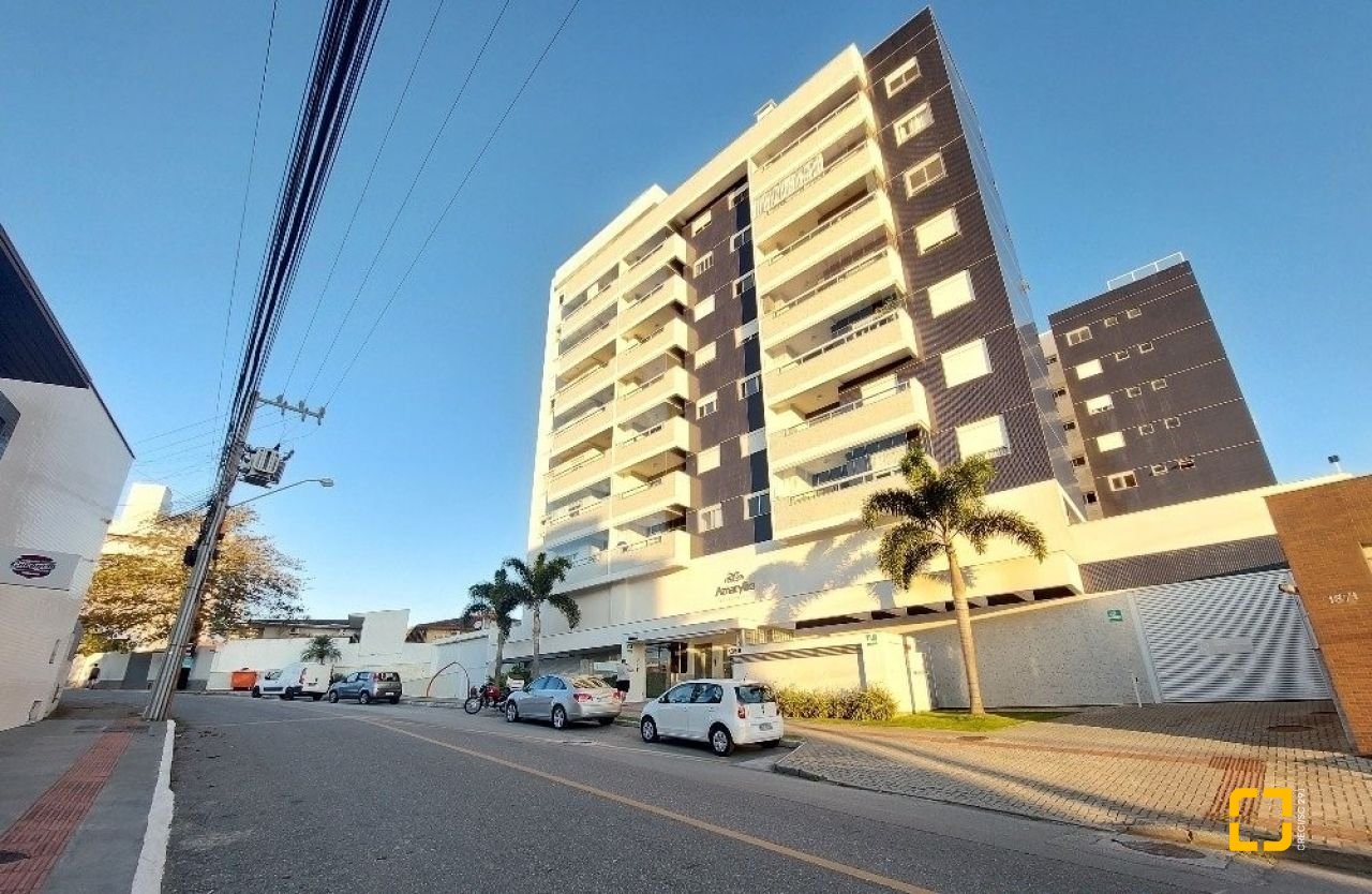 Cobertura com 170m², 6 quartos (sendo 3 suítes), 2 garagens, no bairro Estreito em Florianópolis