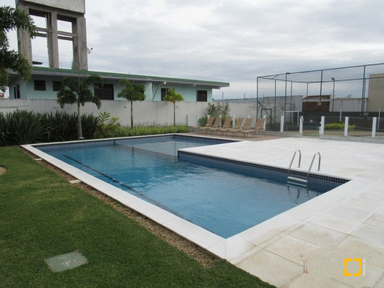 Cobertura com 170m², 6 quartos (sendo 3 suítes), 2 garagens, no bairro Estreito em Florianópolis