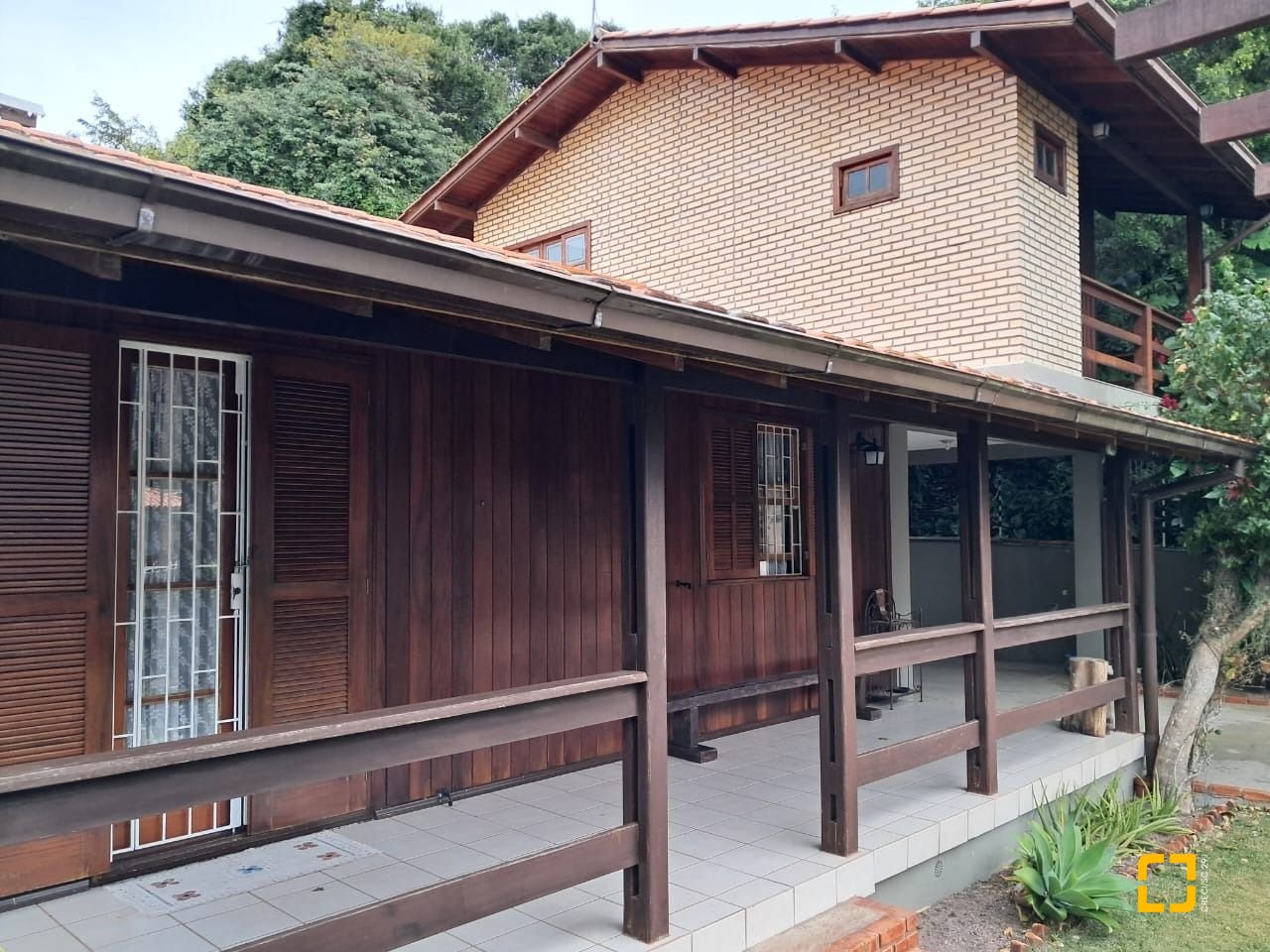 Casa com 75m², 3 quartos (sendo 1 suíte), 4 garagens, no bairro Ingleses do Rio Vermelho em Florianópolis