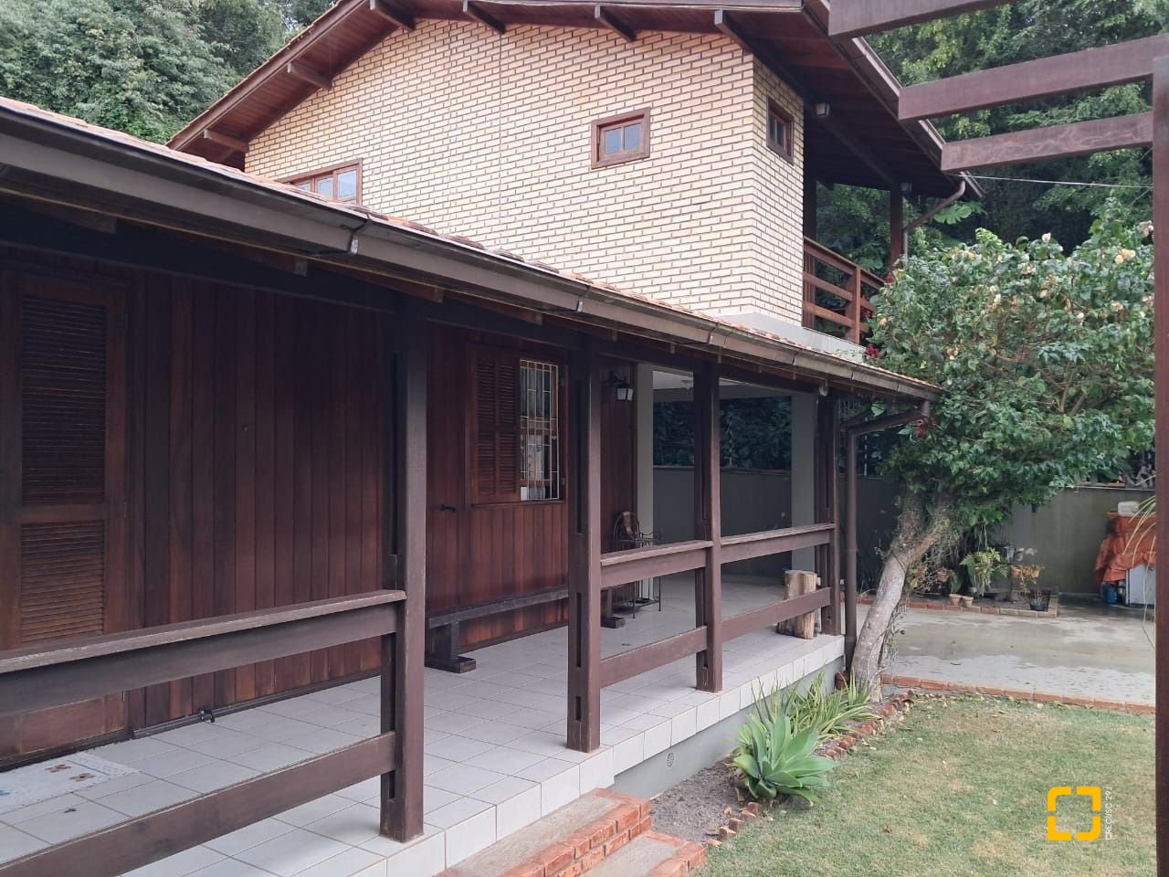 Casa com 75m², 3 quartos (sendo 1 suíte), 4 garagens, no bairro Ingleses do Rio Vermelho em Florianópolis