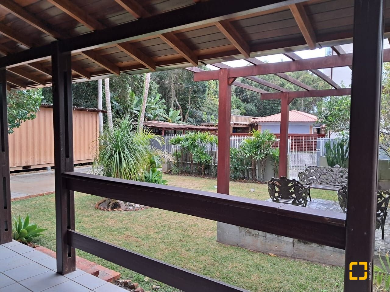 Casa com 75m², 3 quartos (sendo 1 suíte), 4 garagens, no bairro Ingleses do Rio Vermelho em Florianópolis