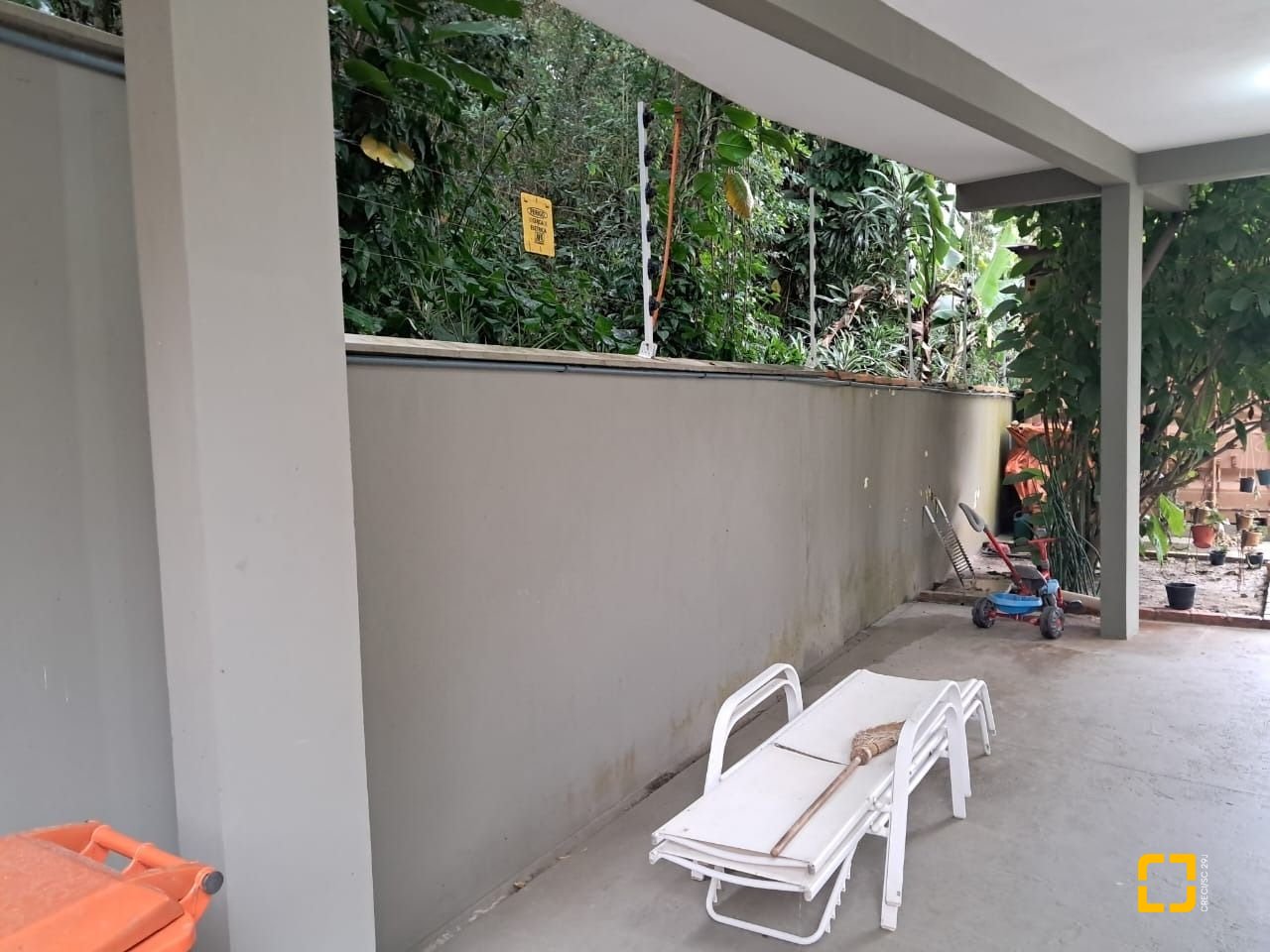 Casa com 75m², 3 quartos (sendo 1 suíte), 4 garagens, no bairro Ingleses do Rio Vermelho em Florianópolis
