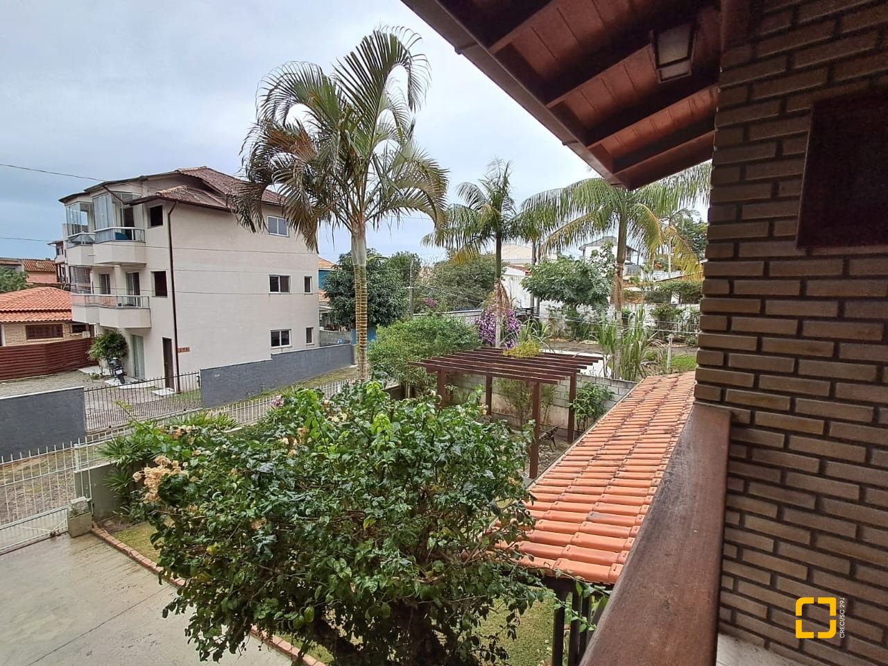 Casa com 75m², 3 quartos (sendo 1 suíte), 4 garagens, no bairro Ingleses do Rio Vermelho em Florianópolis