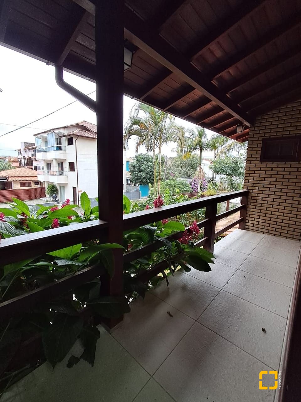 Casa com 75m², 3 quartos (sendo 1 suíte), 4 garagens, no bairro Ingleses do Rio Vermelho em Florianópolis