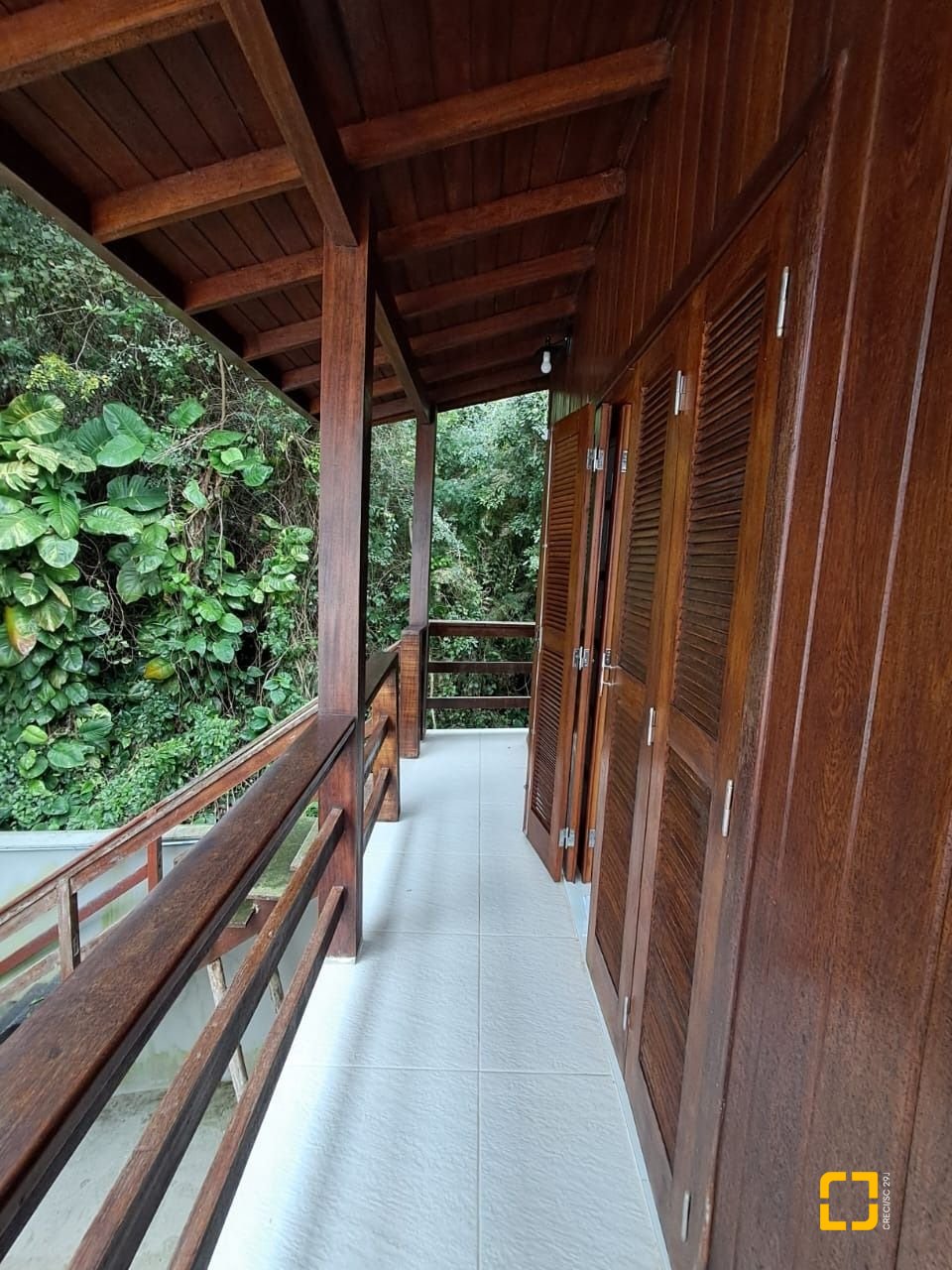 Casa com 75m², 3 quartos (sendo 1 suíte), 4 garagens, no bairro Ingleses do Rio Vermelho em Florianópolis