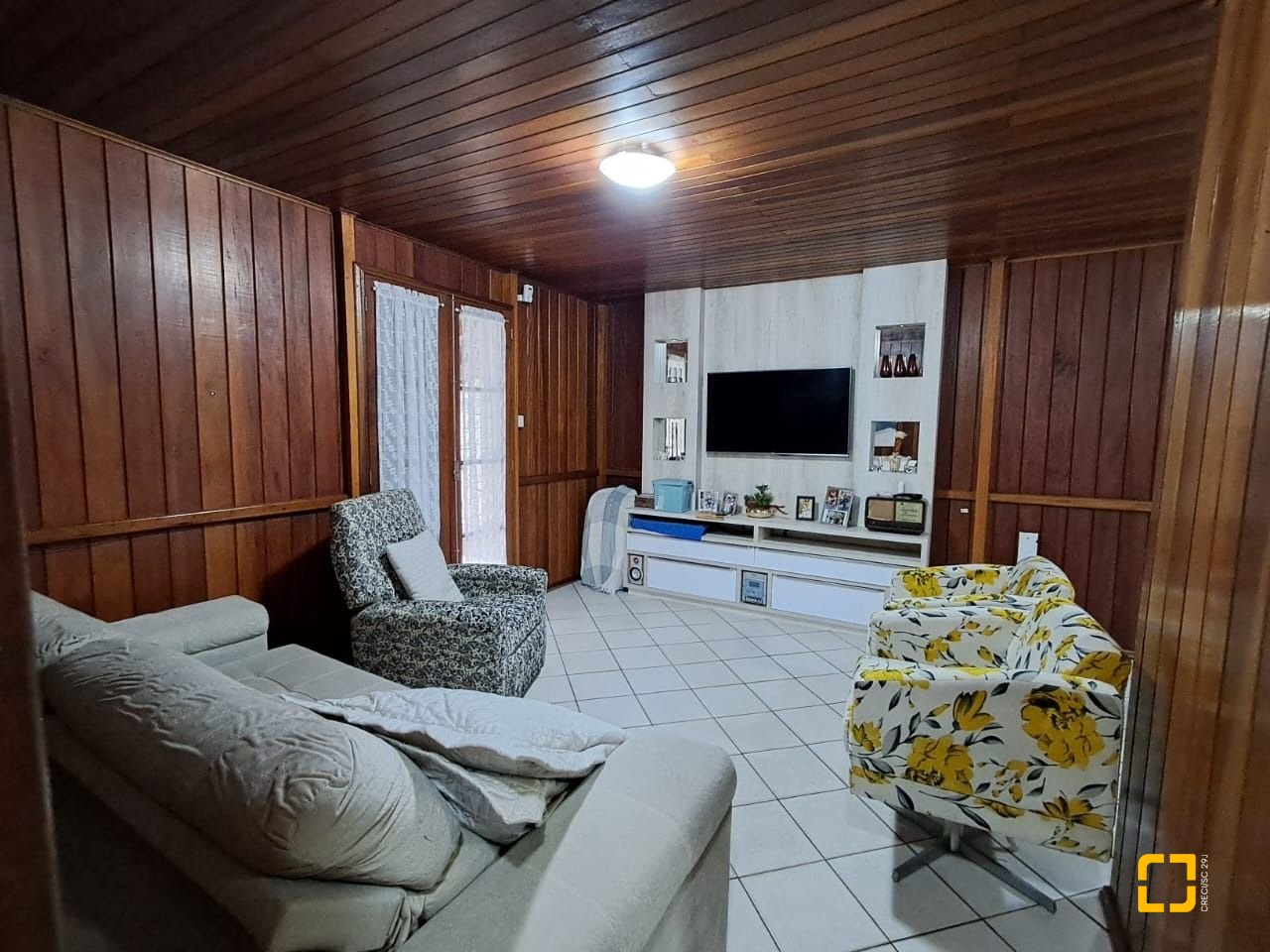 Casa com 75m², 3 quartos (sendo 1 suíte), 4 garagens, no bairro Ingleses do Rio Vermelho em Florianópolis