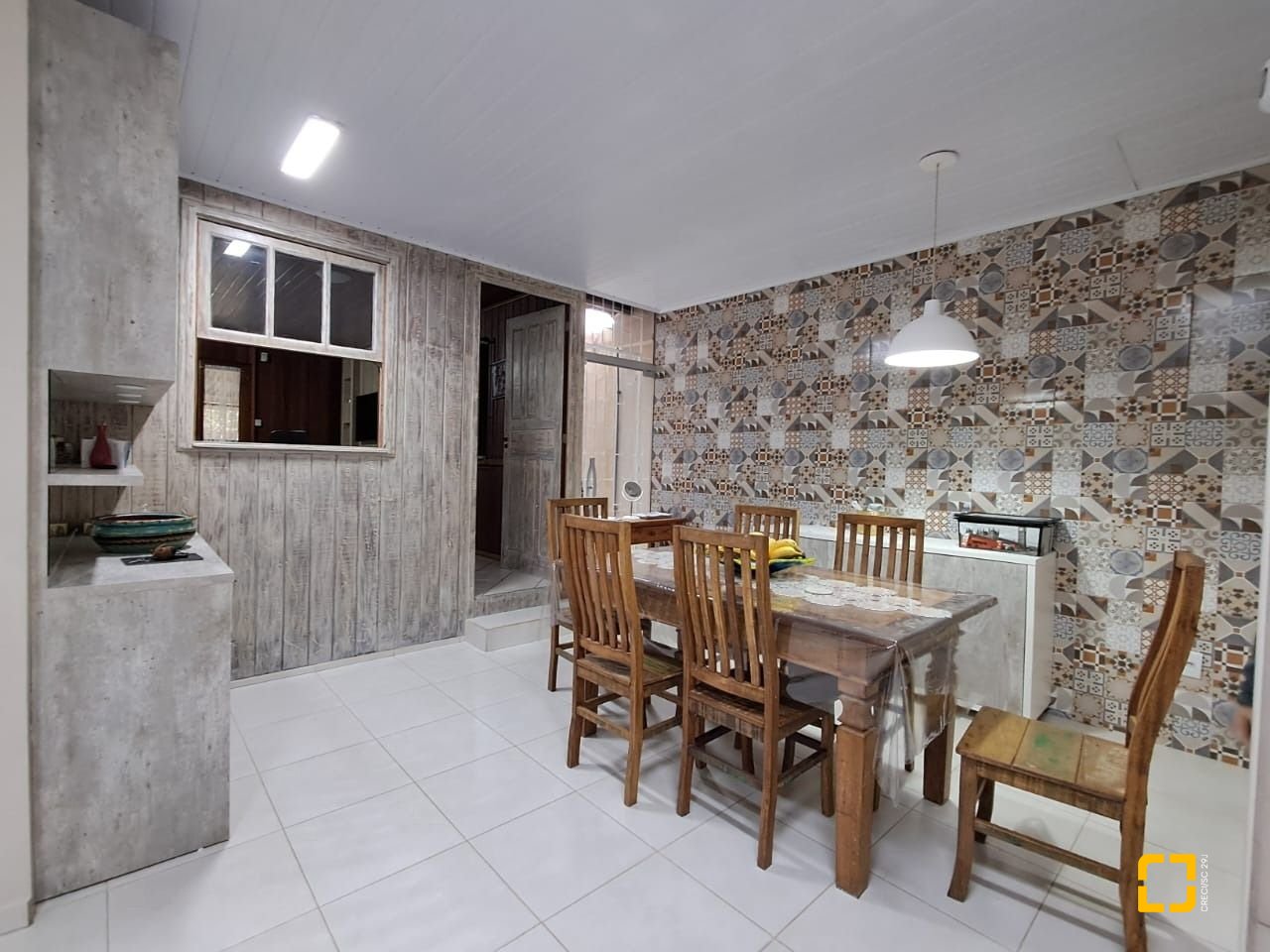 Casa com 75m², 3 quartos (sendo 1 suíte), 4 garagens, no bairro Ingleses do Rio Vermelho em Florianópolis